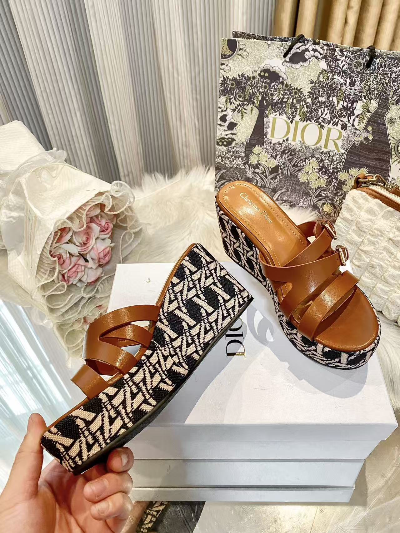 DIOR 滑り止め厚底スリッパ【50％割引+送料無料】