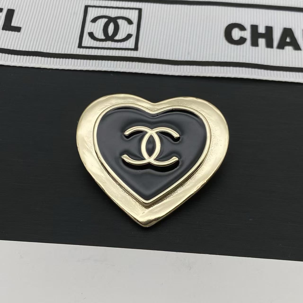 CHANE1 ダブルC ハートブローチ【50％割引+送料無料】