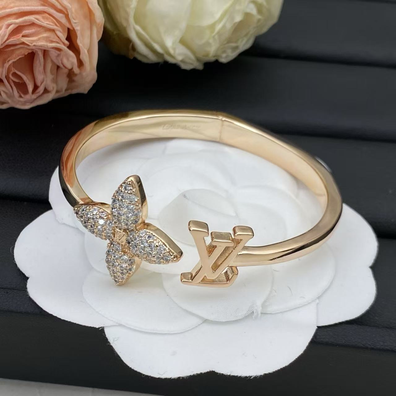 LV四つ葉のクローバーダイヤモンドブレスレット【50％割引+送料無料】