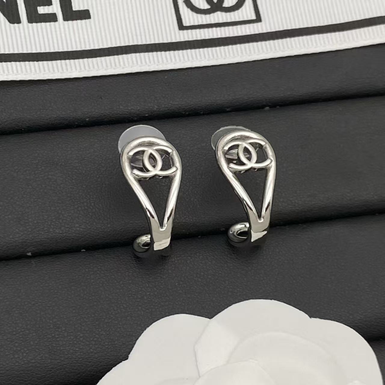 CHANE1 ダブルC イヤリング【50％割引+送料無料】