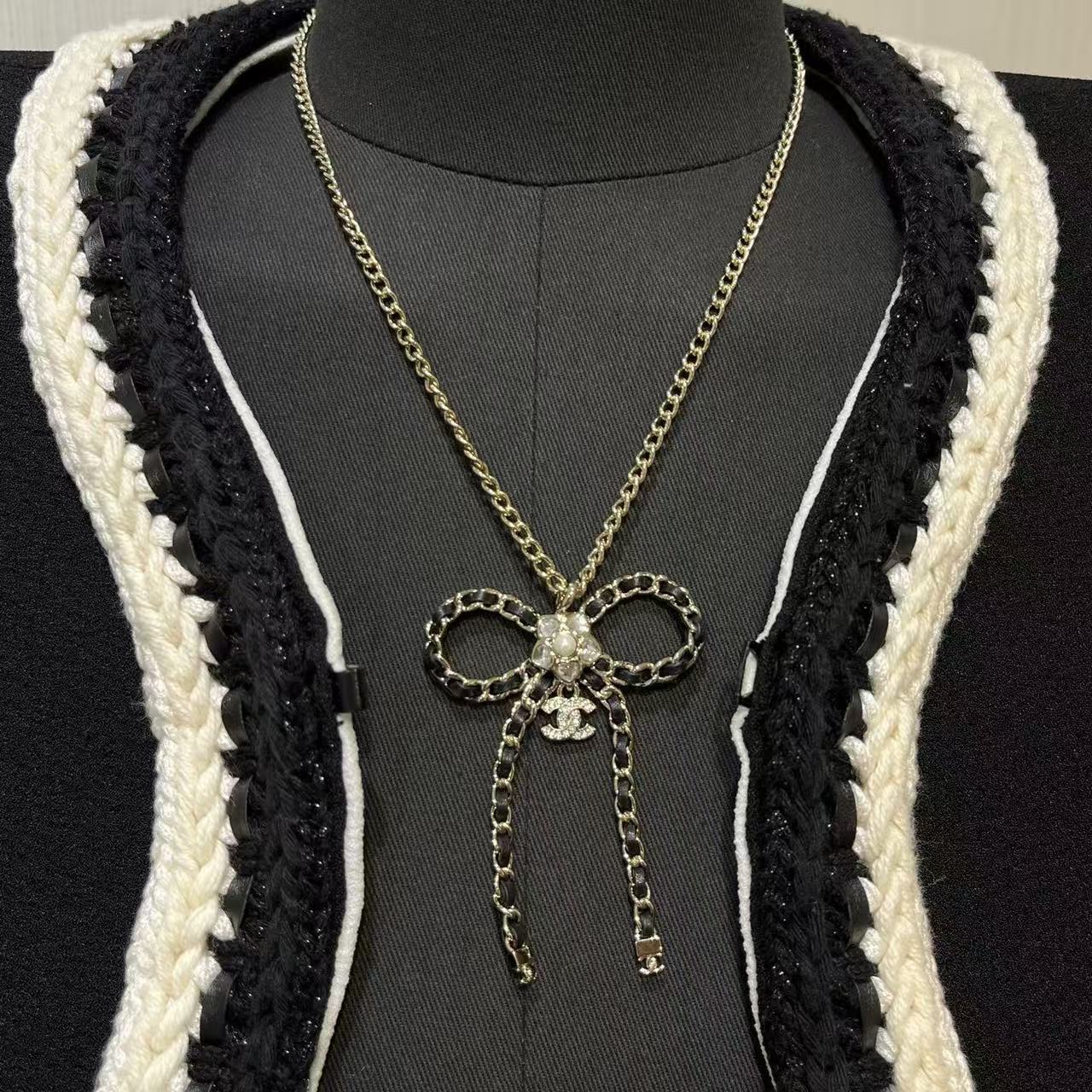 CHANE1 レザーボウ ダブルCネックレス【50％割引+送料無料】