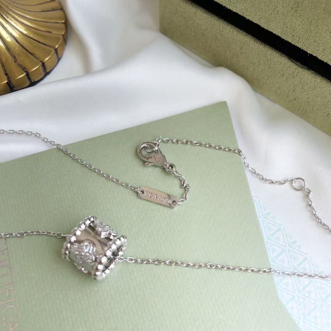 LV四つ葉のクローバー万華鏡ダイヤモンドネックレス【50％割引+送料無料】