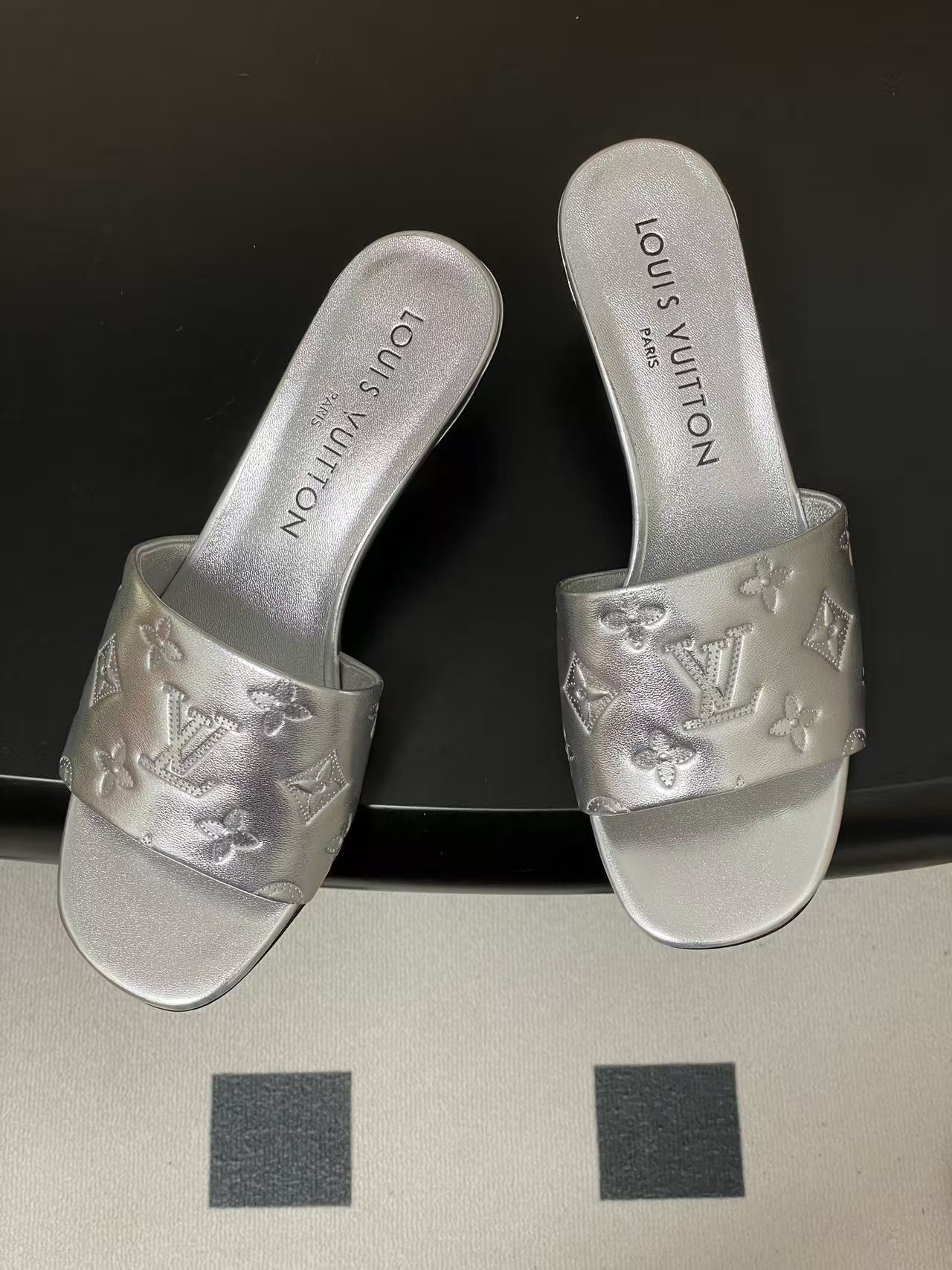 LVの高品質四つ葉のクローバーローヒールシューズ【50％割引+送料無料】