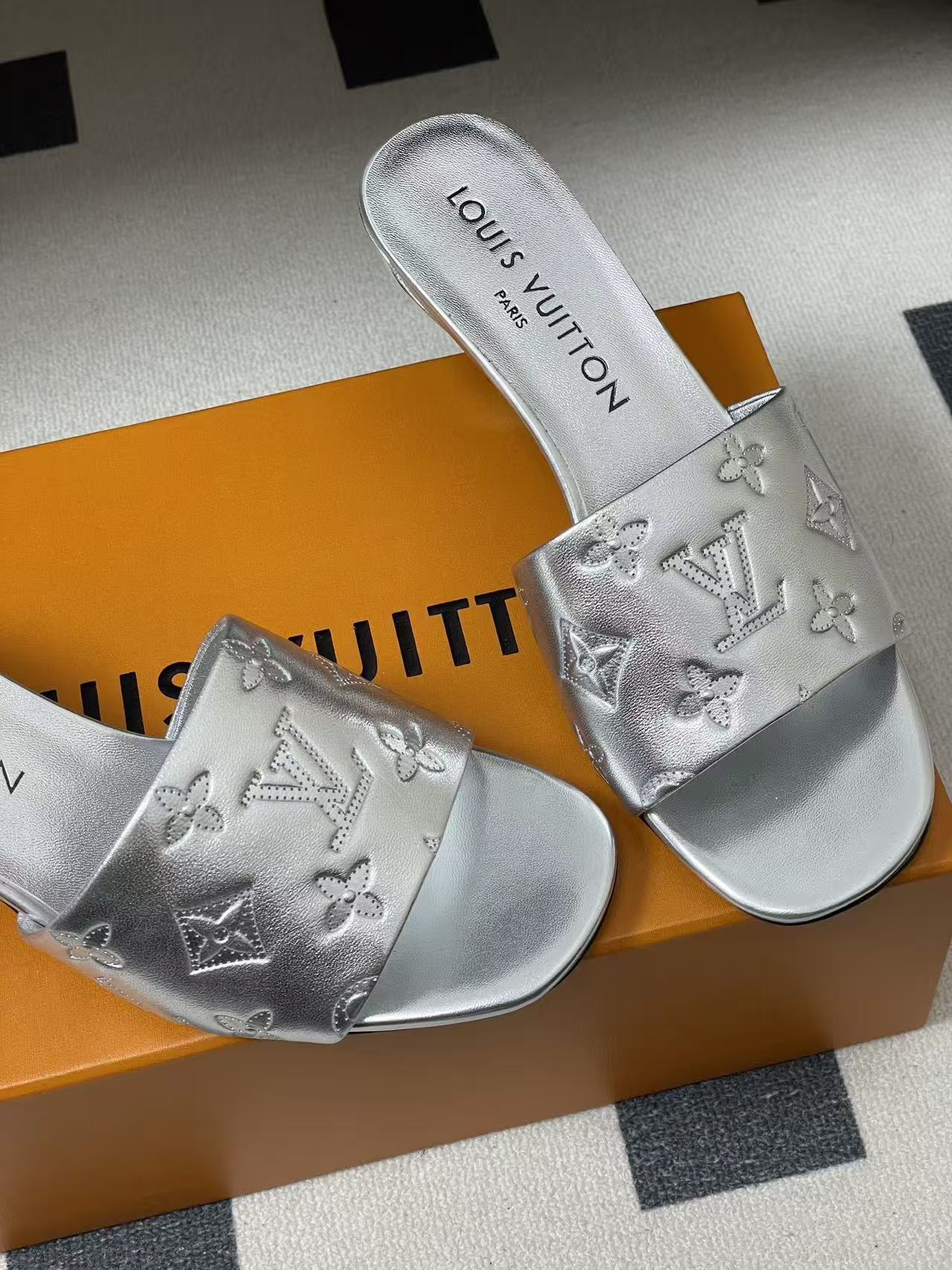 LVの高品質四つ葉のクローバーローヒールシューズ【50％割引+送料無料】