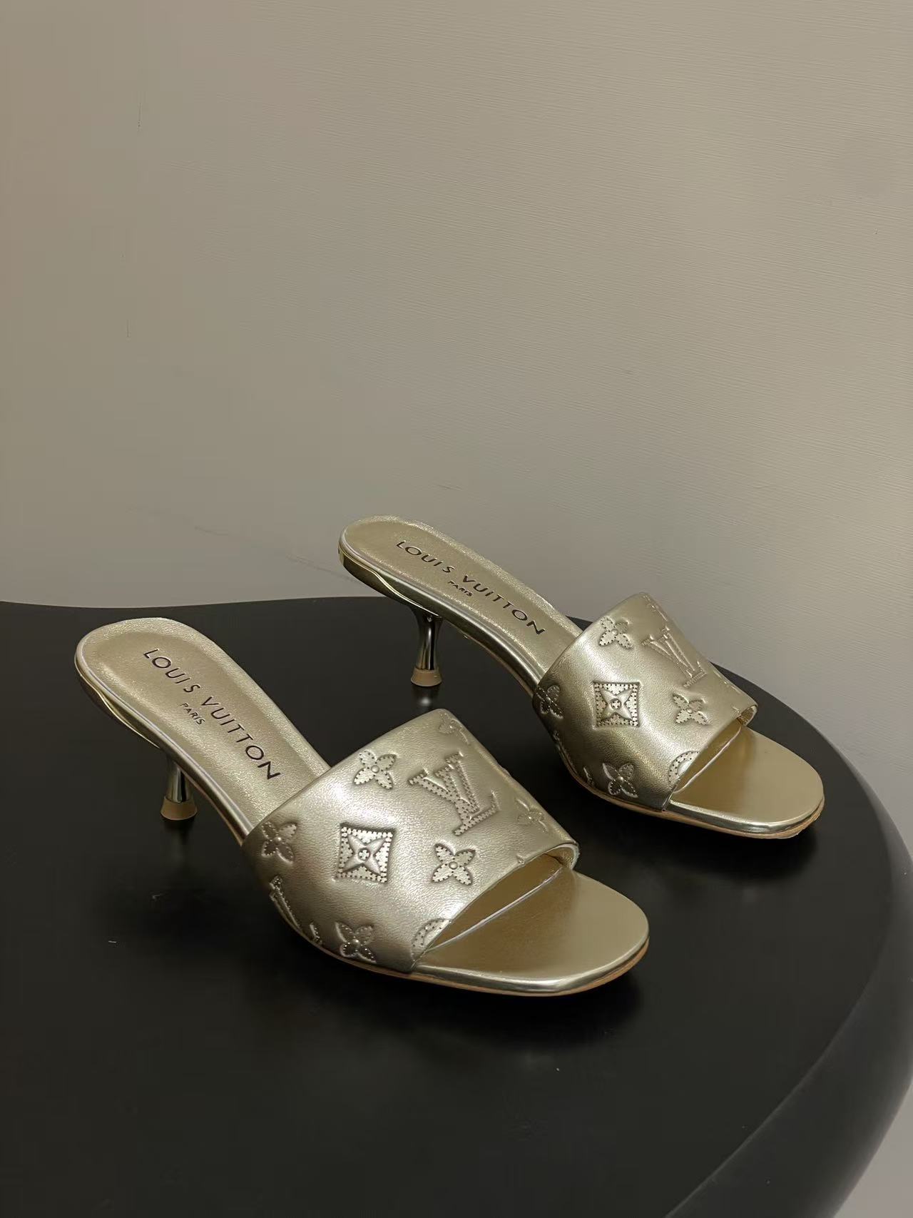 LVの高品質四つ葉のクローバーローヒールシューズ【50％割引+送料無料】