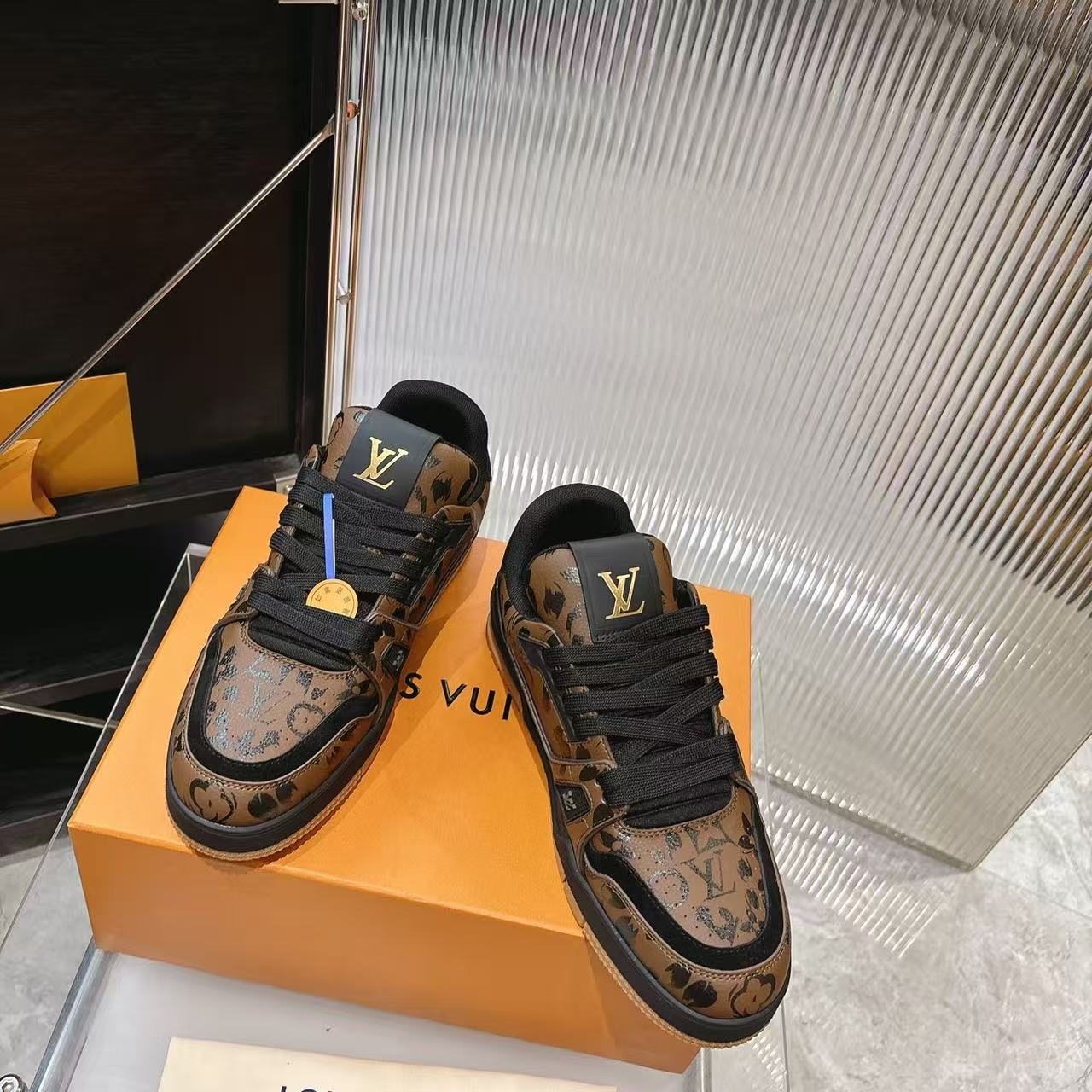 LVの高品質プリントカジュアルシューズ【50％割引+送料無料】
