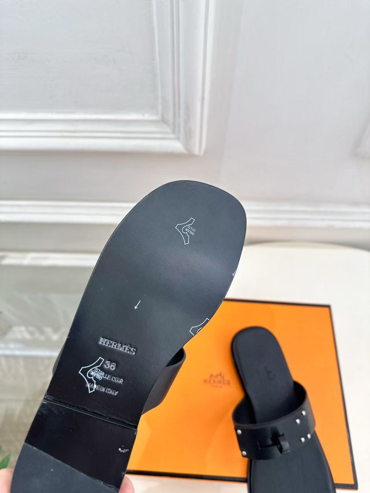 HERME5 高品質レザー フリップフロップ【50％割引+送料無料】