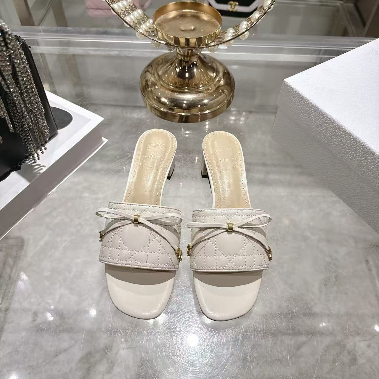 LVの高品質レースアップラムスキンローヒールシューズ【50％割引+送料無料】