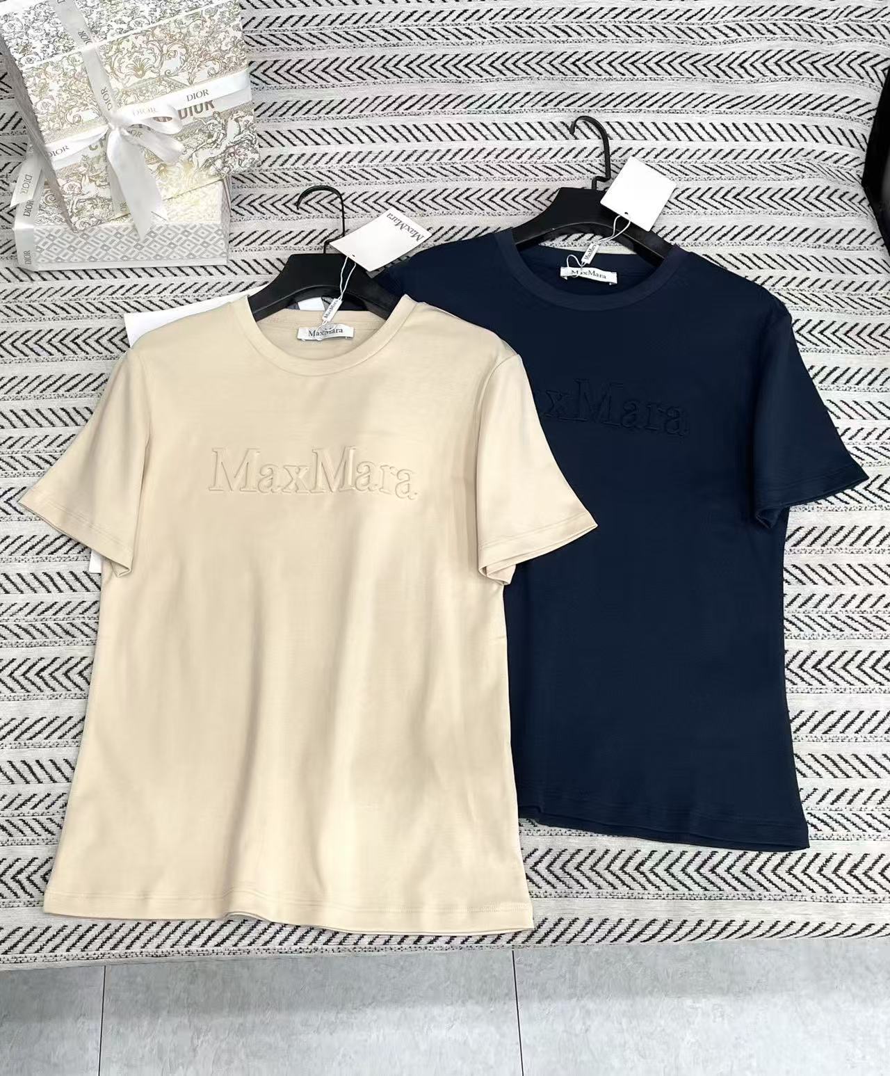 MaxMara3Dエンボス文字Tシャツ【50％割引+送料無料】