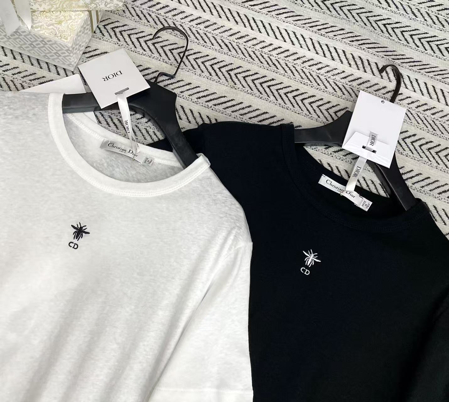 DIOR CD ビー Tシャツ【50％割引+送料無料】