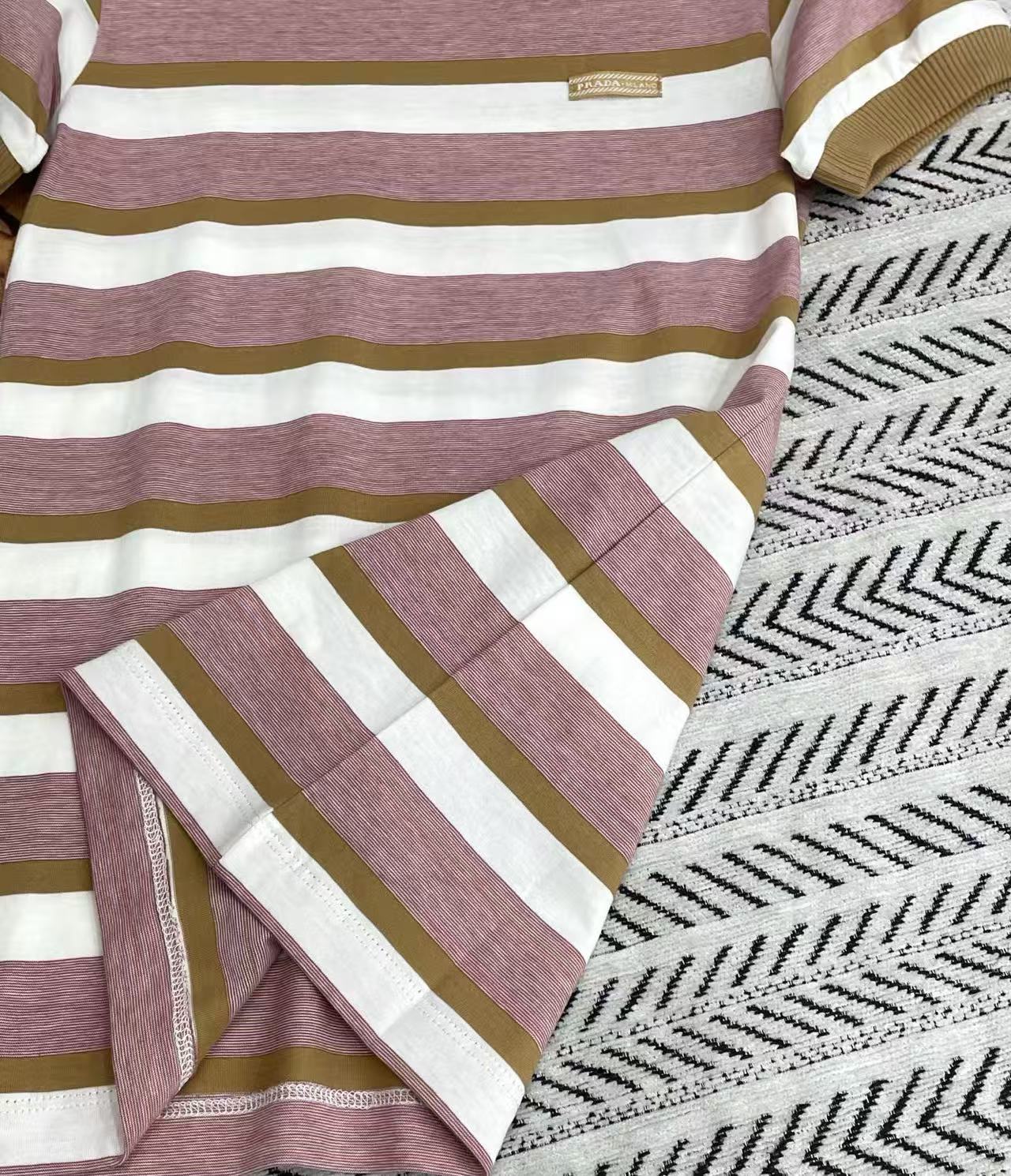 M1UM1U カラーブロック・ストライプ・レタリングTシャツ【50％割引+送料無料】