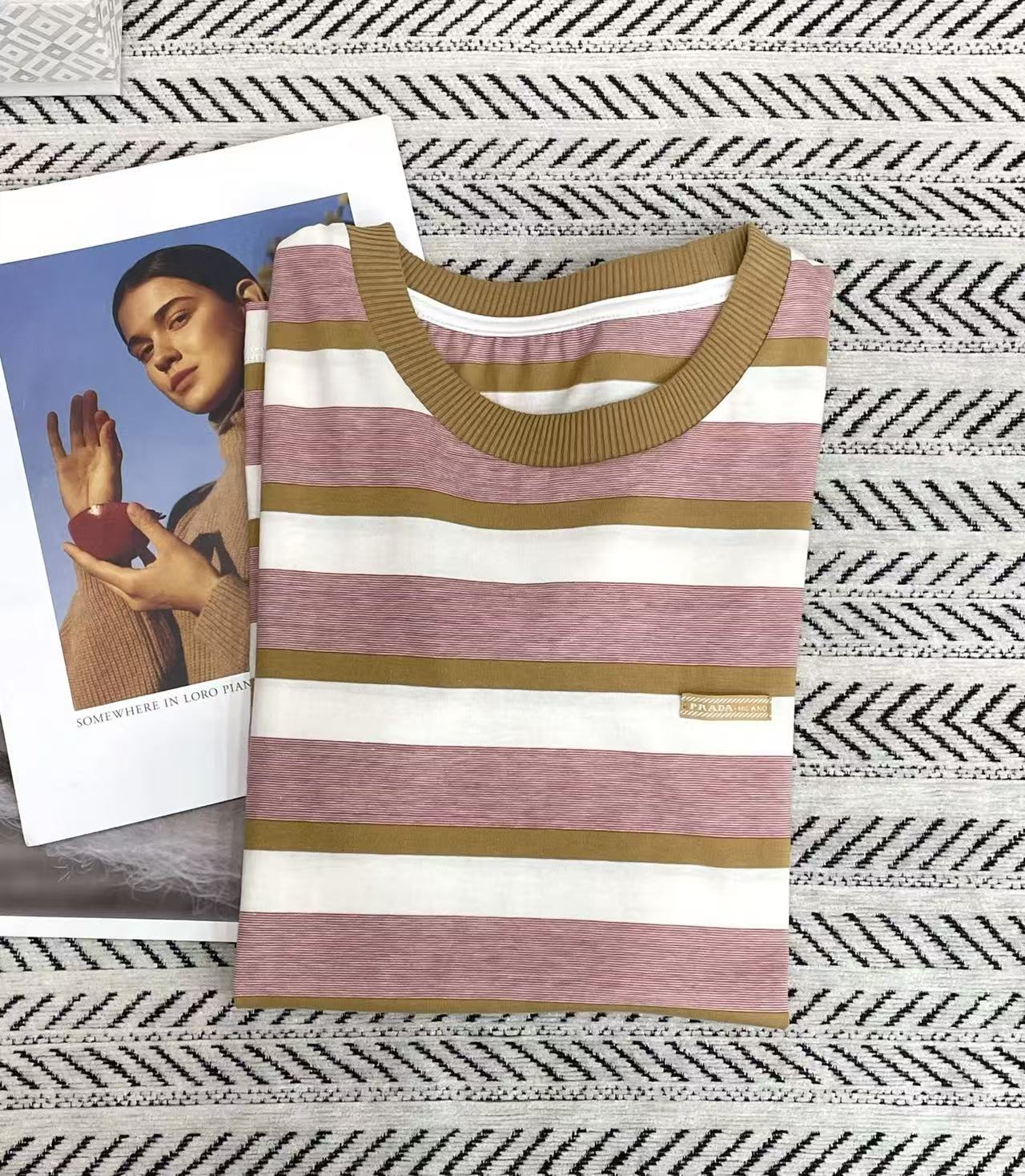 M1UM1U カラーブロック・ストライプ・レタリングTシャツ【50％割引+送料無料】