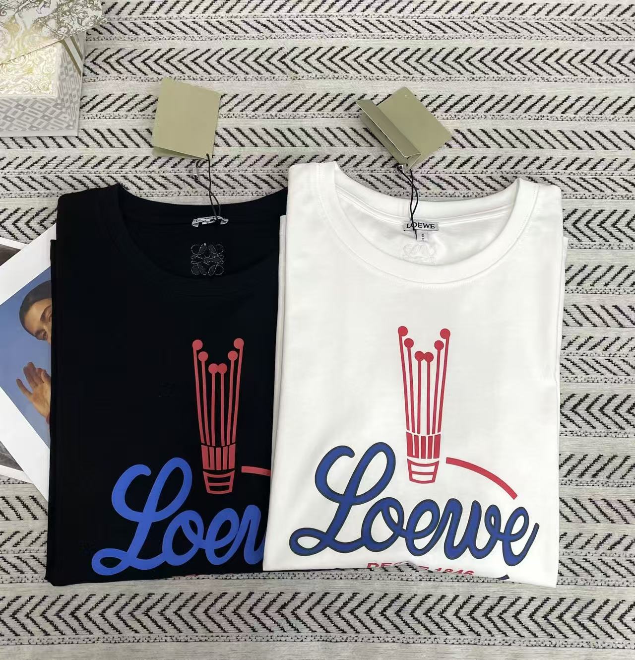 L0WEW グラフィティロゴ レターTシャツ【50％割引+送料無料】