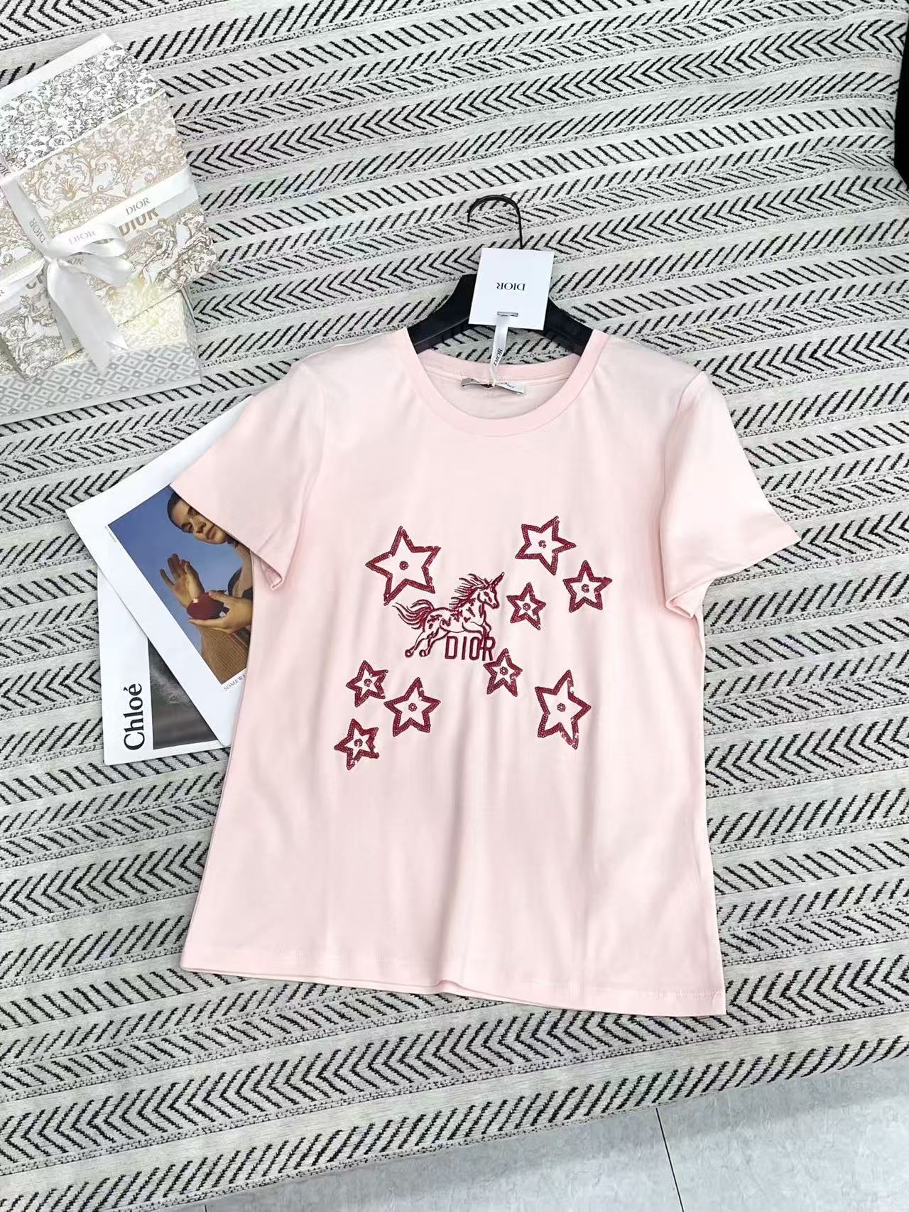 DIOR 星のスパンコール刺繍入りポニーTシャツ【50％割引+送料無料】