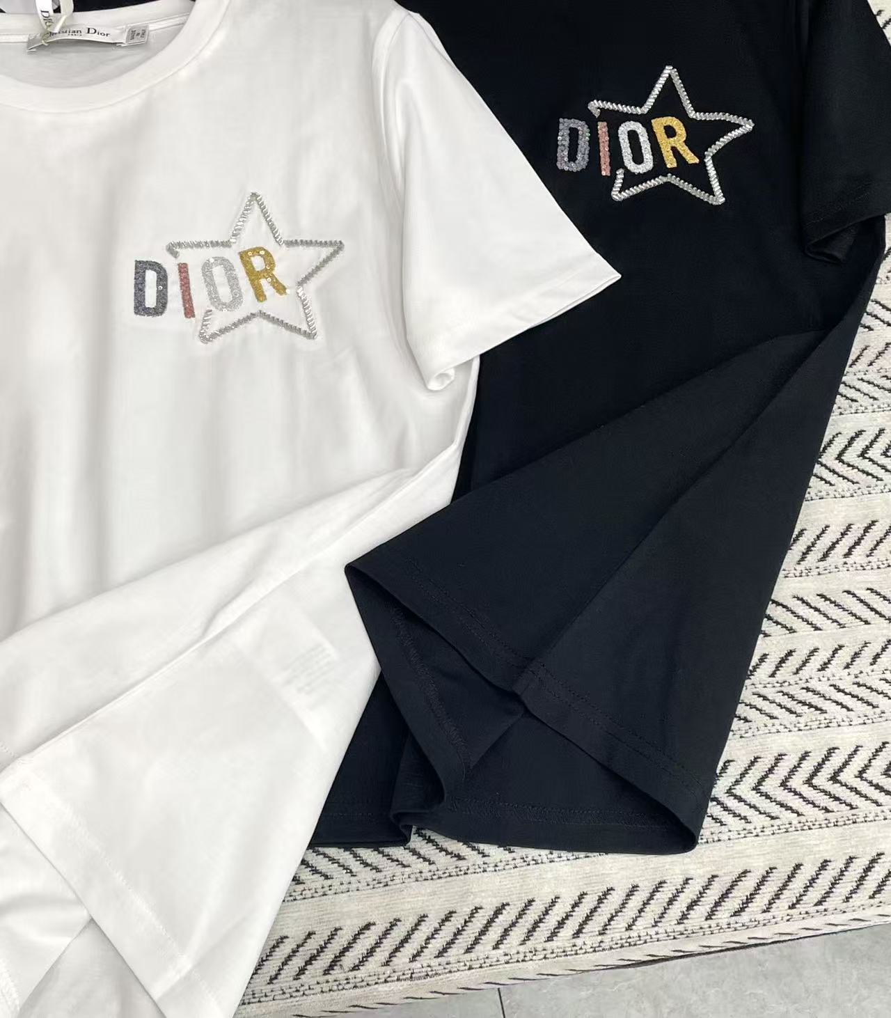 DIOR 刺繍ロゴTシャツ【50％割引+送料無料】