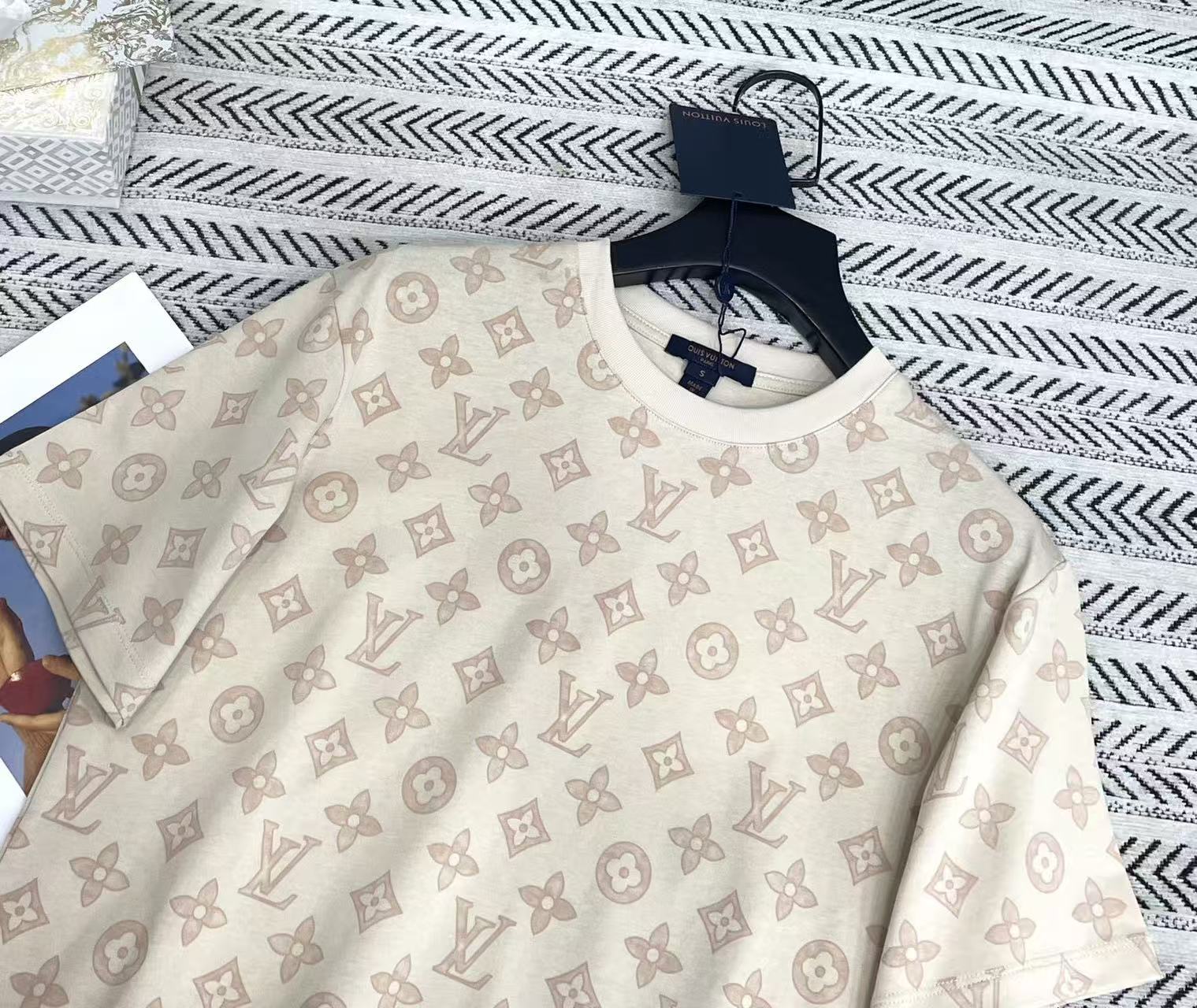 LV 四つ葉のクローバー柄Tシャツ【50％割引+送料無料】