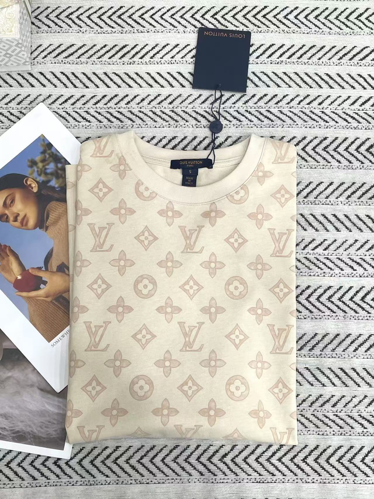 LV 四つ葉のクローバー柄Tシャツ【50％割引+送料無料】