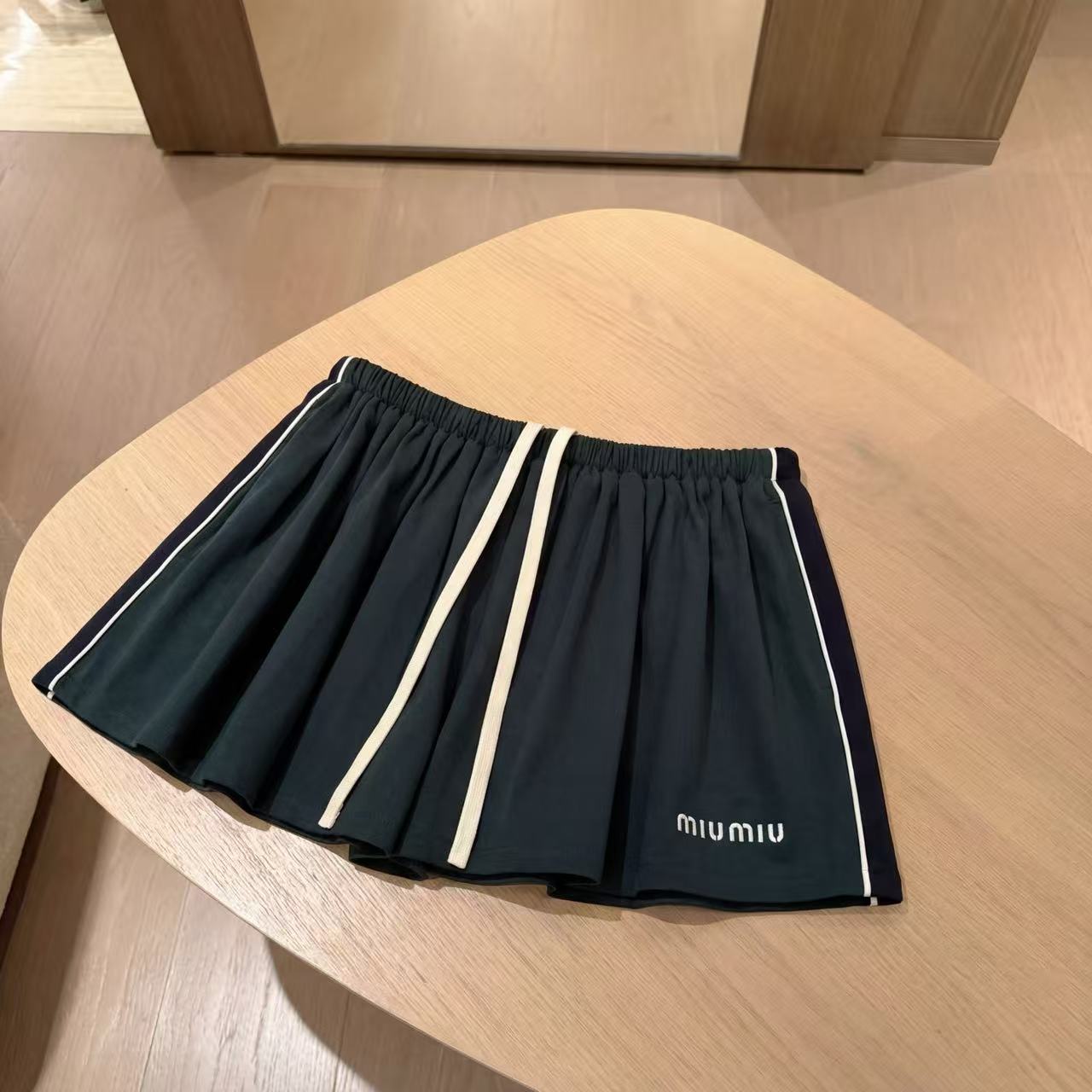 M1UM1U シャツ＆スカート 2点セット【50％割引+送料無料】