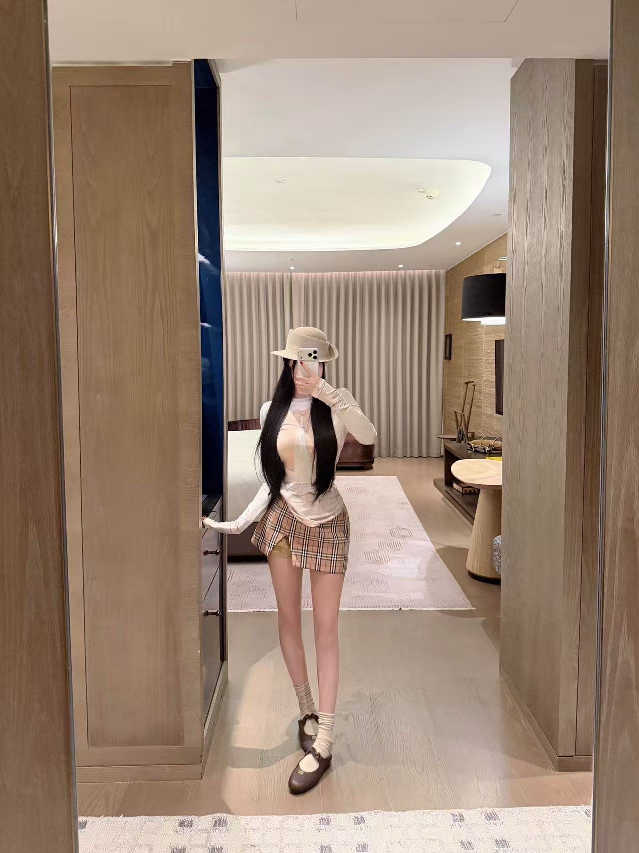 BURBERRY チェック柄刺繍スコート【50％割引+送料無料】