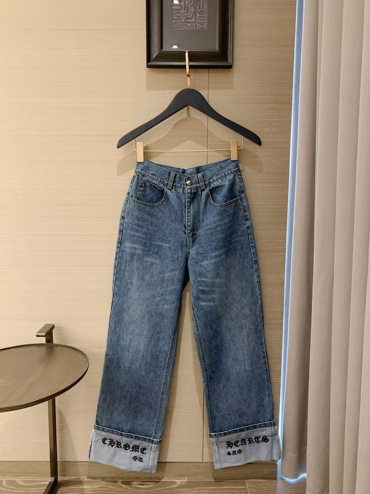 Chr0me Hearts刺繍入りレザーラベルジーンズ【50％割引+送料無料】