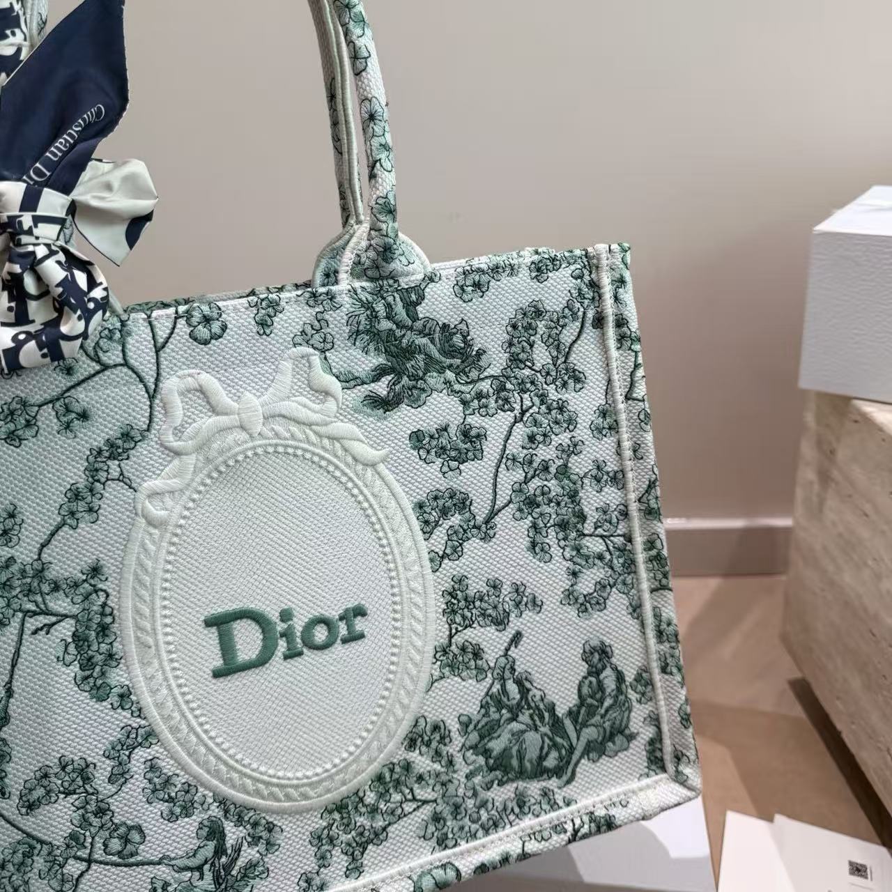 DI0R Book toteショッピングバッグ【50％割引+送料無料】