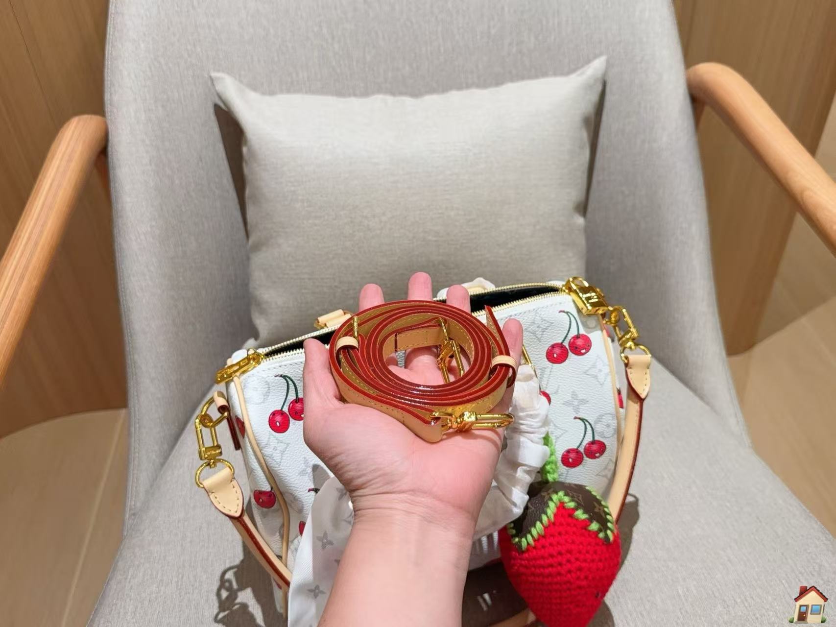 LV チェリー柄シルクスカーフ・ハンドバッグ【50％割引+送料無料】