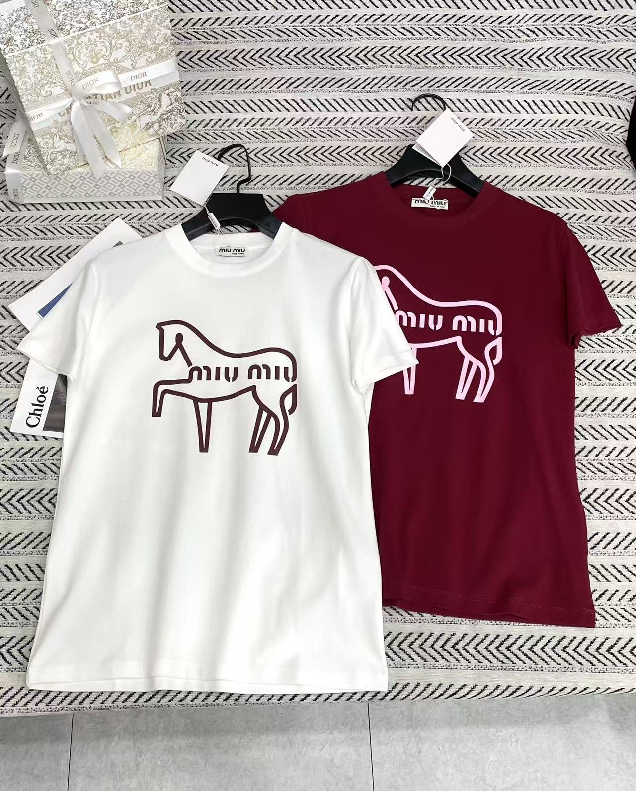 M1UM1U ポニーレターTシャツ【50％割引+送料無料】