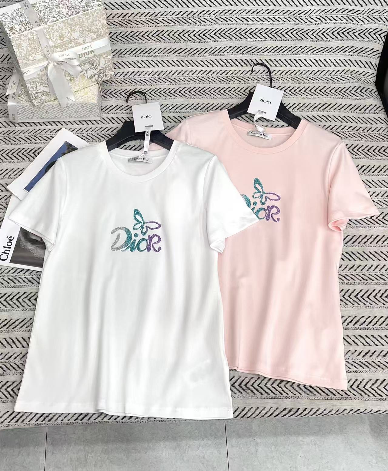 DI0R蝶の文字グラデーションTシャツ【50％割引+送料無料】