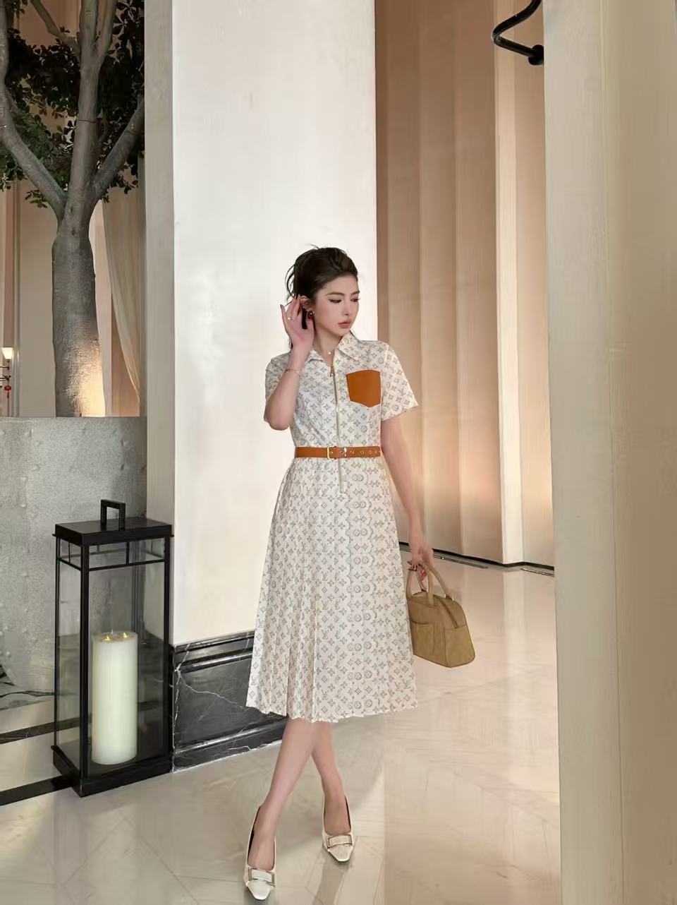 LVプリント柄の半袖ワンピース【50％割引+送料無料】