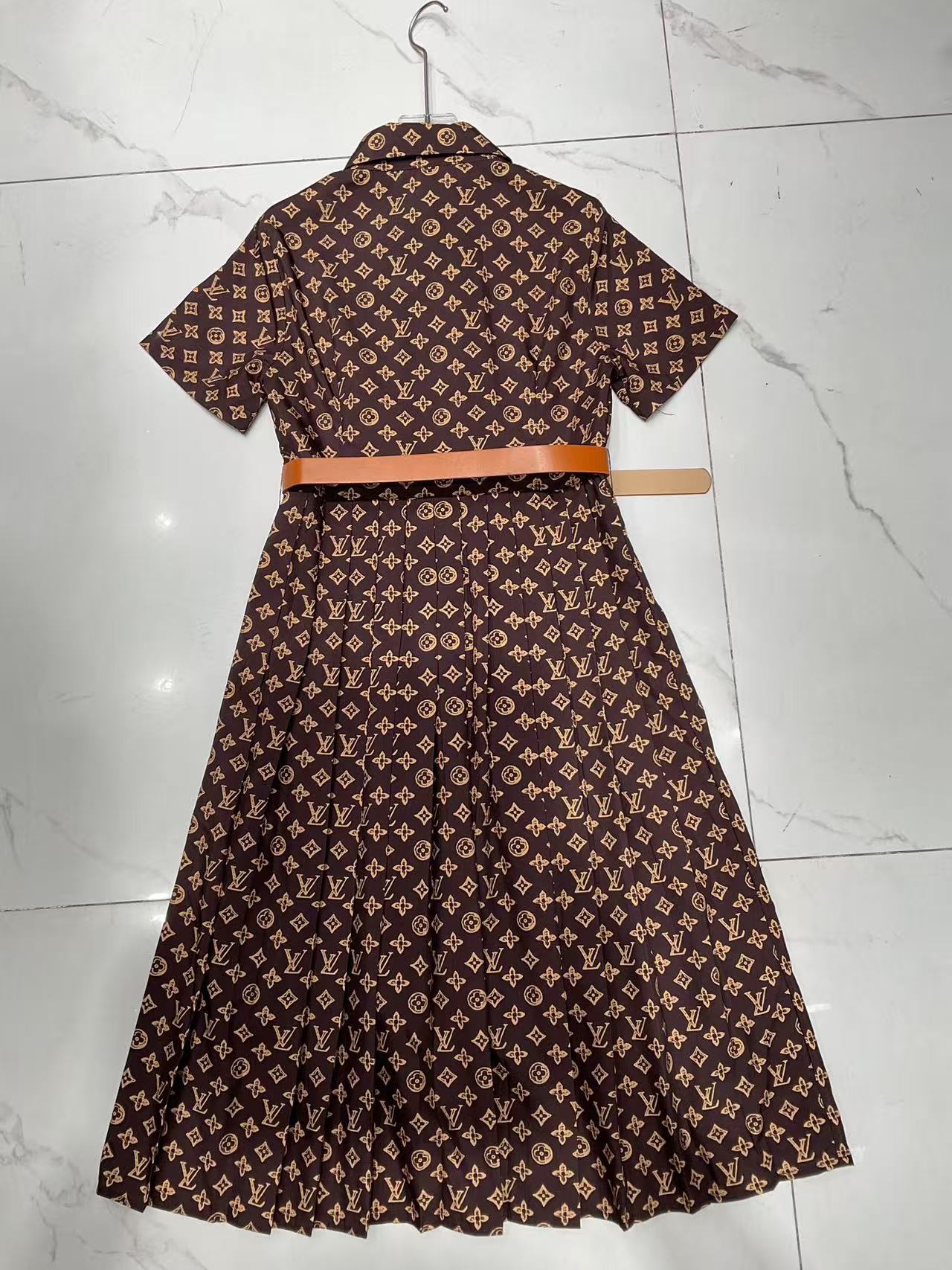 LVプリント柄の半袖ワンピース【50％割引+送料無料】