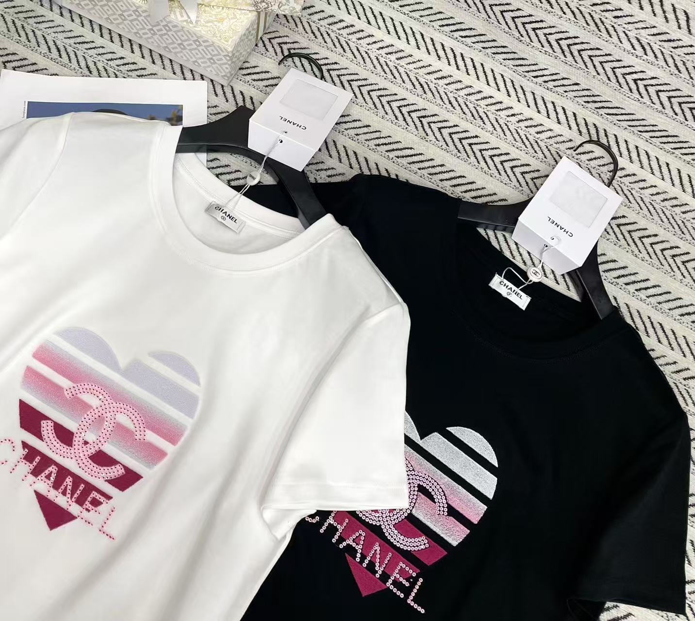 CHANE1 スパンコールグラデーションハートTシャツ【50％割引+送料無料】