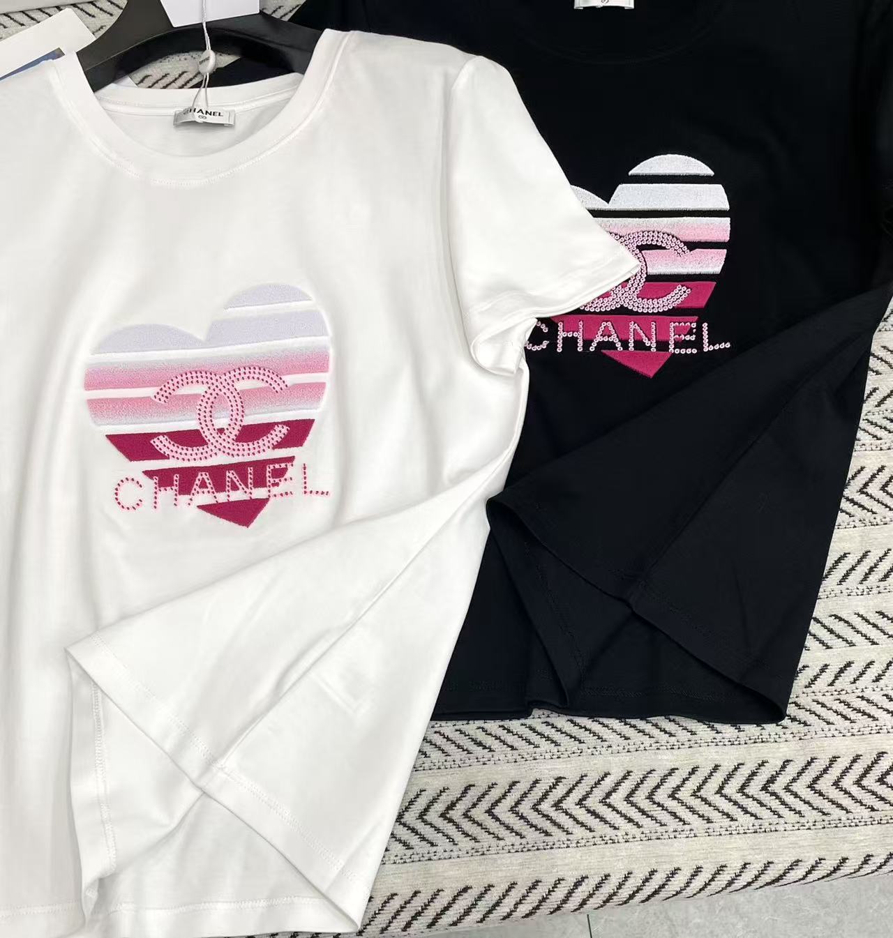 CHANE1 スパンコールグラデーションハートTシャツ【50％割引+送料無料】