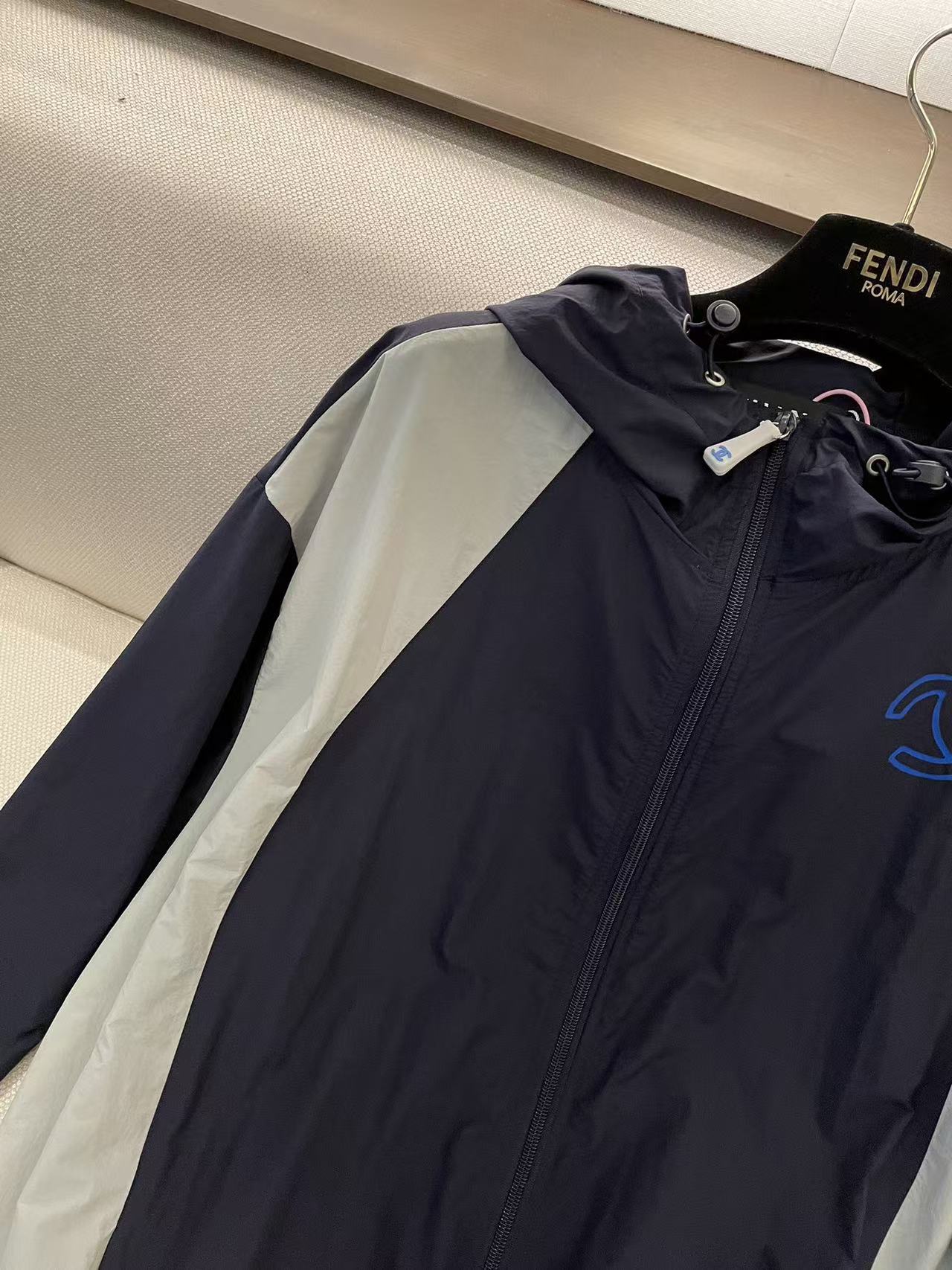 CHANE1 ダブルC フード付きレター入り日焼け防止ジャケット【50％割引+送料無料】