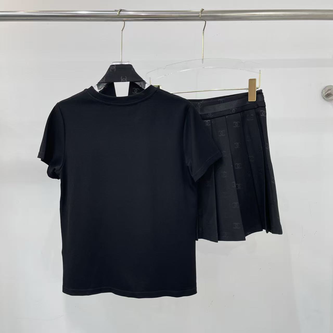 CHANE1 高品質Tシャツ＋スカート ツーピースセット【50％割引+送料無料】