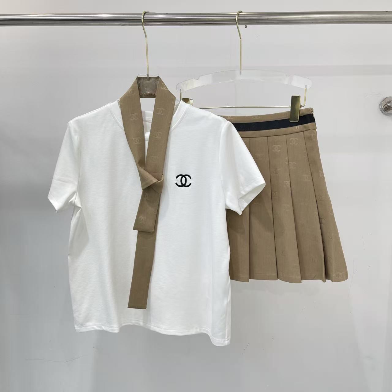 CHANE1 高品質Tシャツ＋スカート ツーピースセット【50％割引+送料無料】
