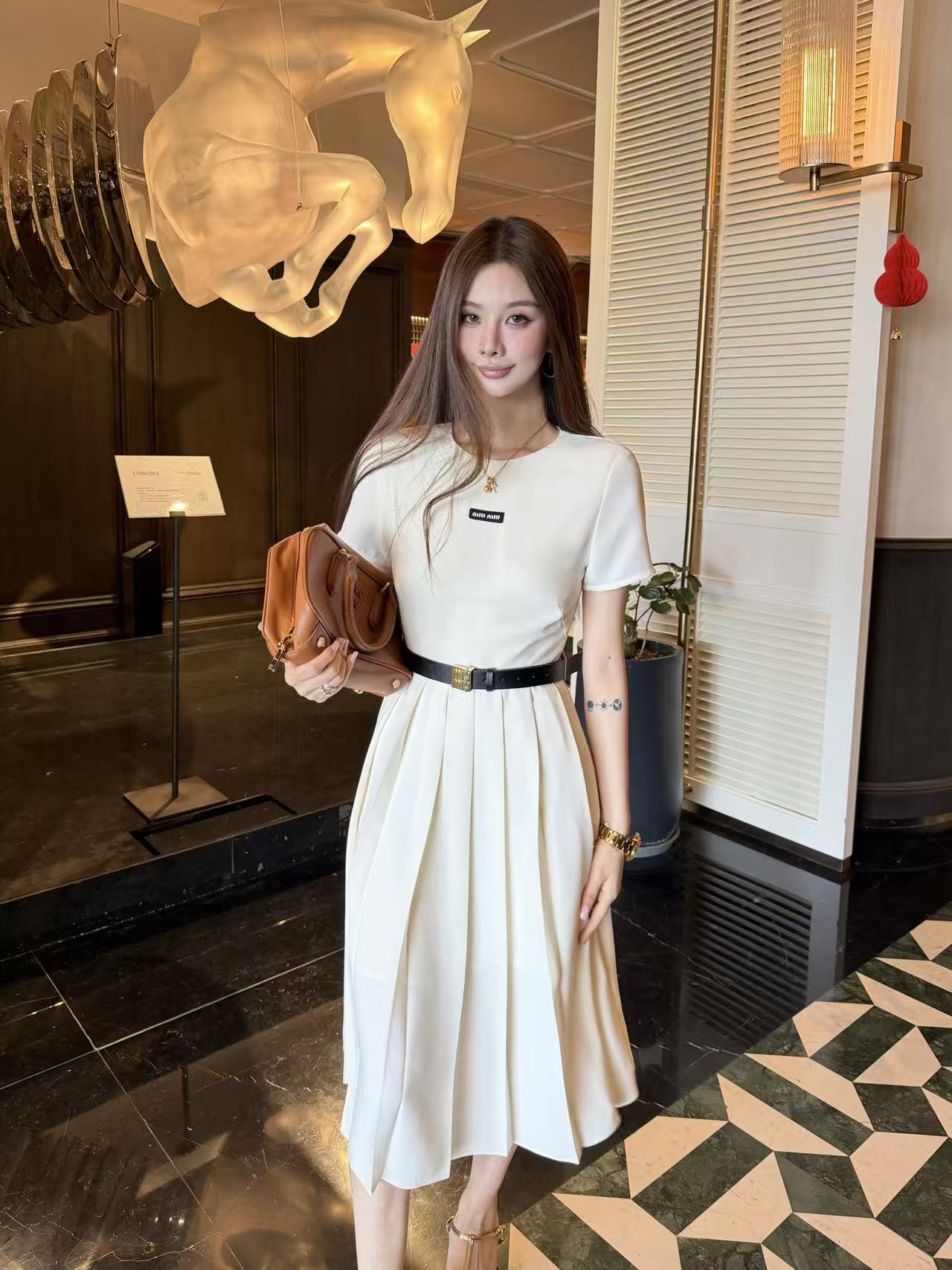 M1UM1U 高品質シンプルレタードレス【50％割引+送料無料】