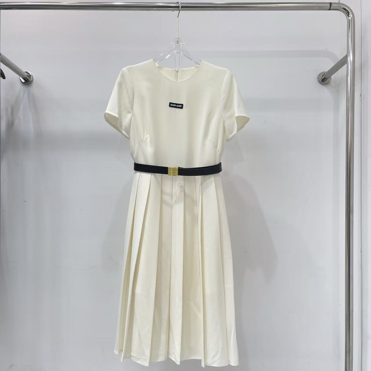 M1UM1U 高品質シンプルレタードレス【50％割引+送料無料】