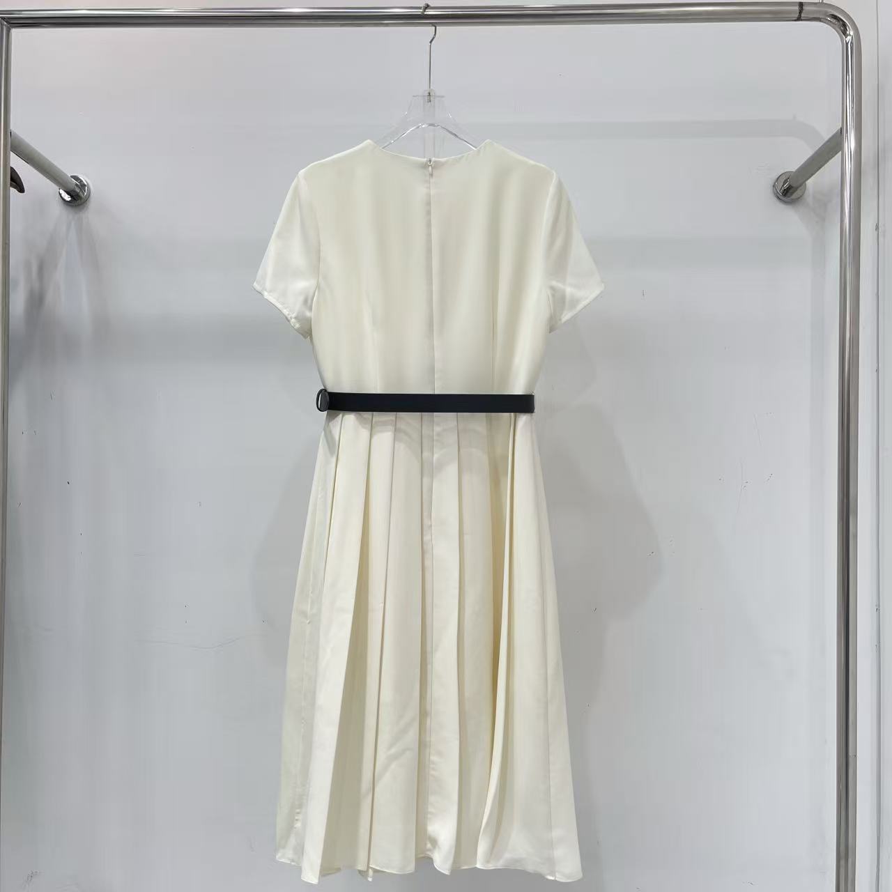 M1UM1U 高品質シンプルレタードレス【50％割引+送料無料】