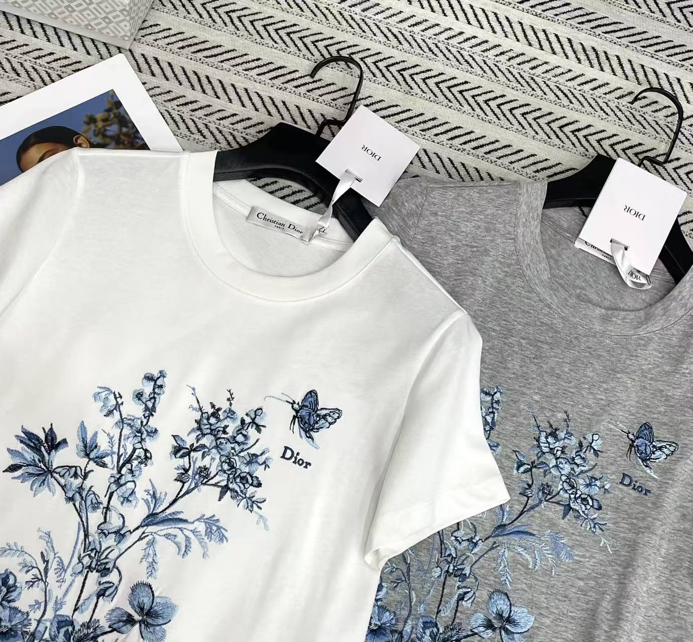 DI0R刺繍文字プリントTシャツ【50％割引+送料無料】