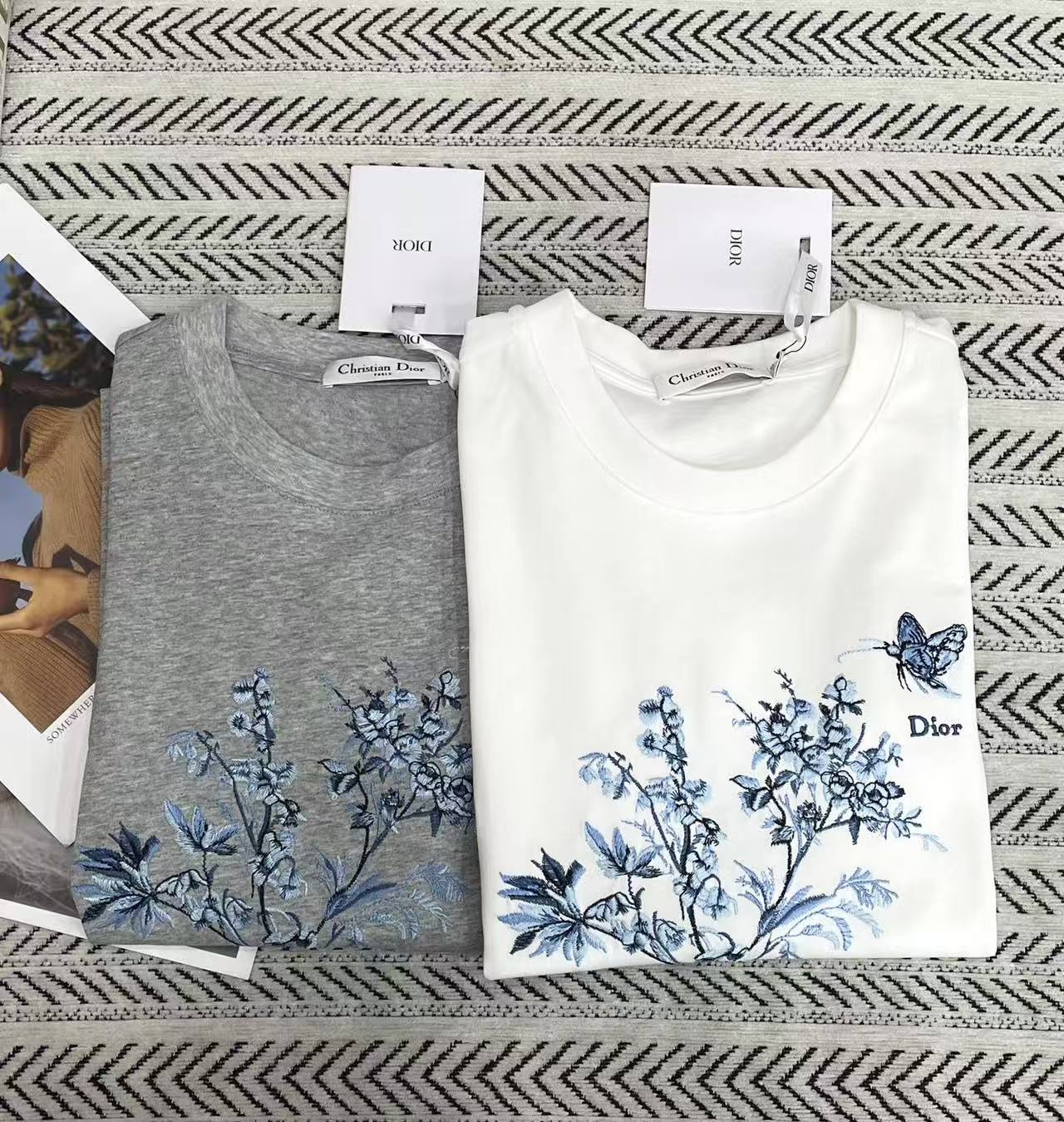 DI0R刺繍文字プリントTシャツ【50％割引+送料無料】