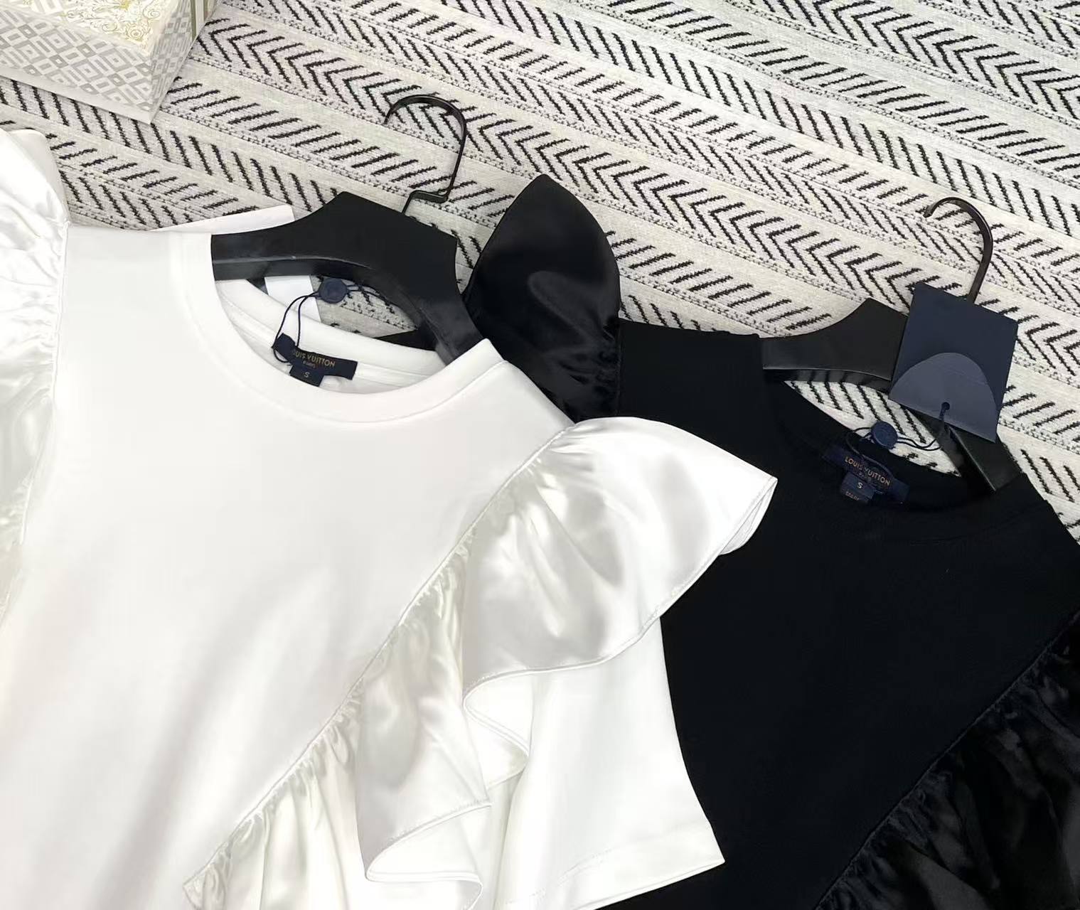 LV ラッフルTシャツ【50％割引+送料無料】