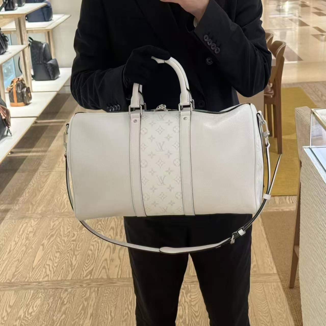 LV ホワイト・トラベルバッグ【50％割引+送料無料】