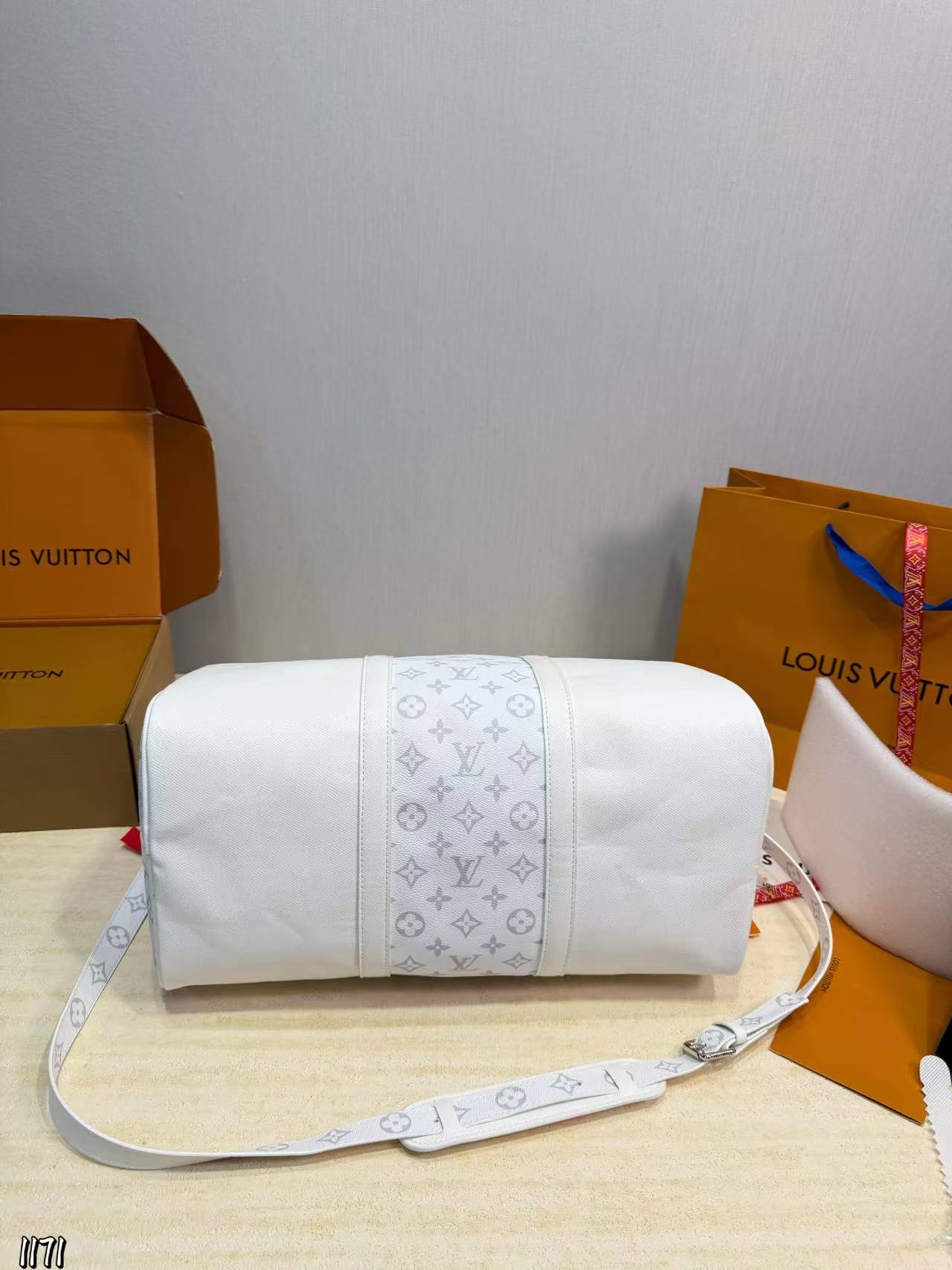 LV ホワイト・トラベルバッグ【50％割引+送料無料】