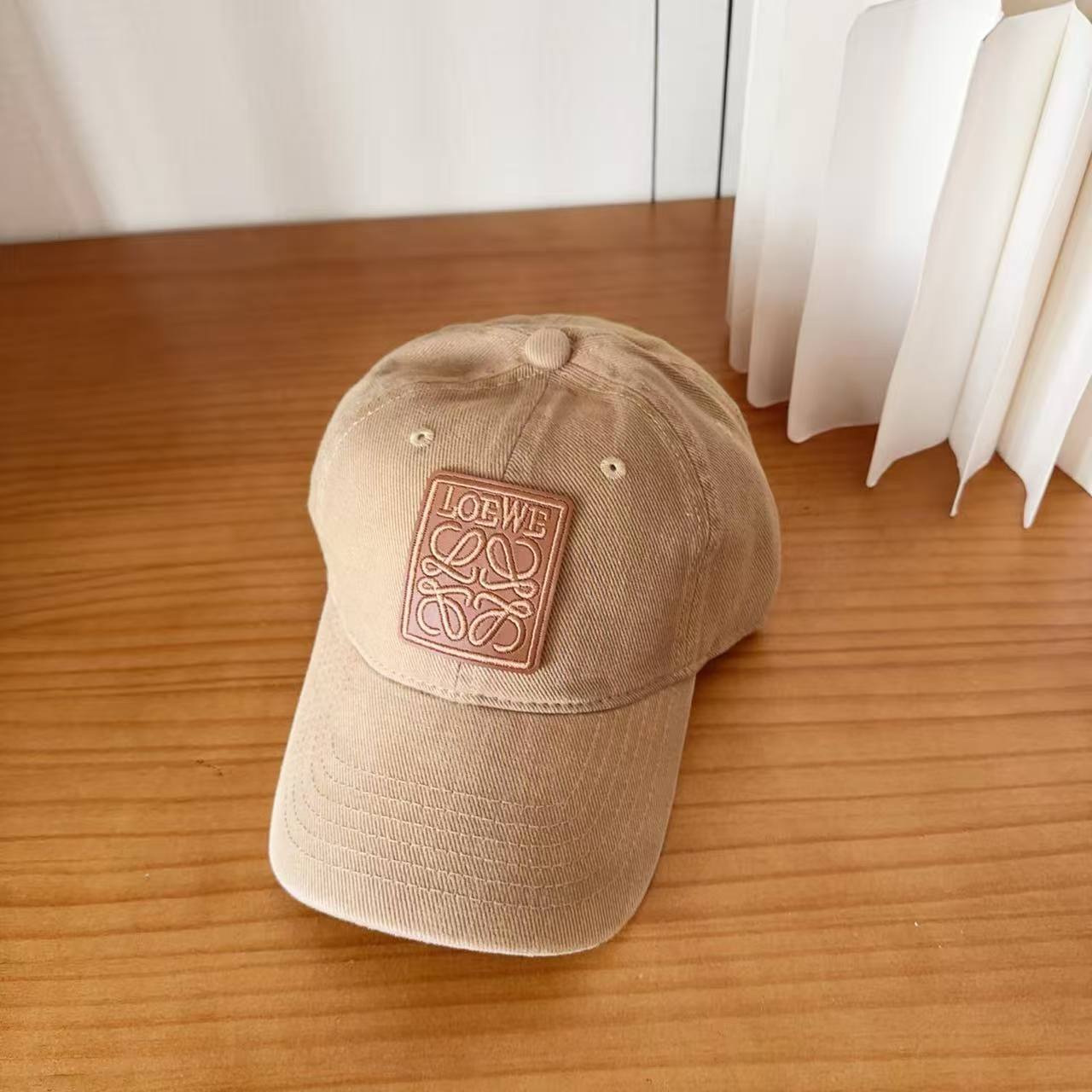 L0WEW刺繍ロゴ入りベースボールキャップ【50％割引+送料無料】