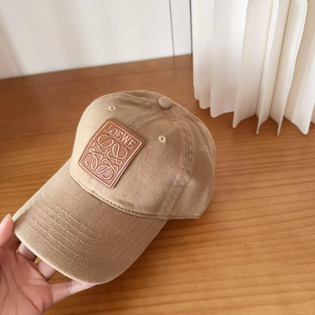 L0WEW刺繍ロゴ入りベースボールキャップ【50％割引+送料無料】