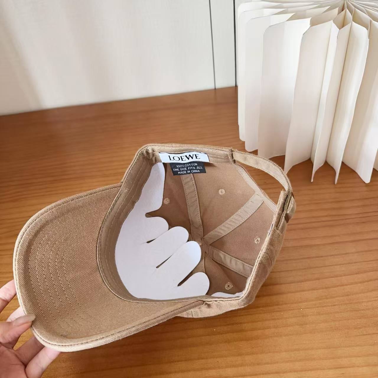 L0WEW刺繍ロゴ入りベースボールキャップ【50％割引+送料無料】