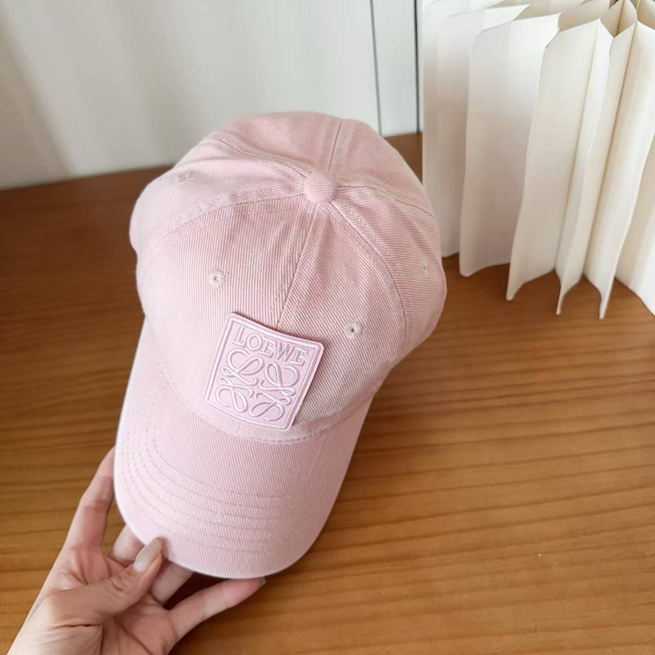 L0WEW刺繍ロゴ入りベースボールキャップ【50％割引+送料無料】