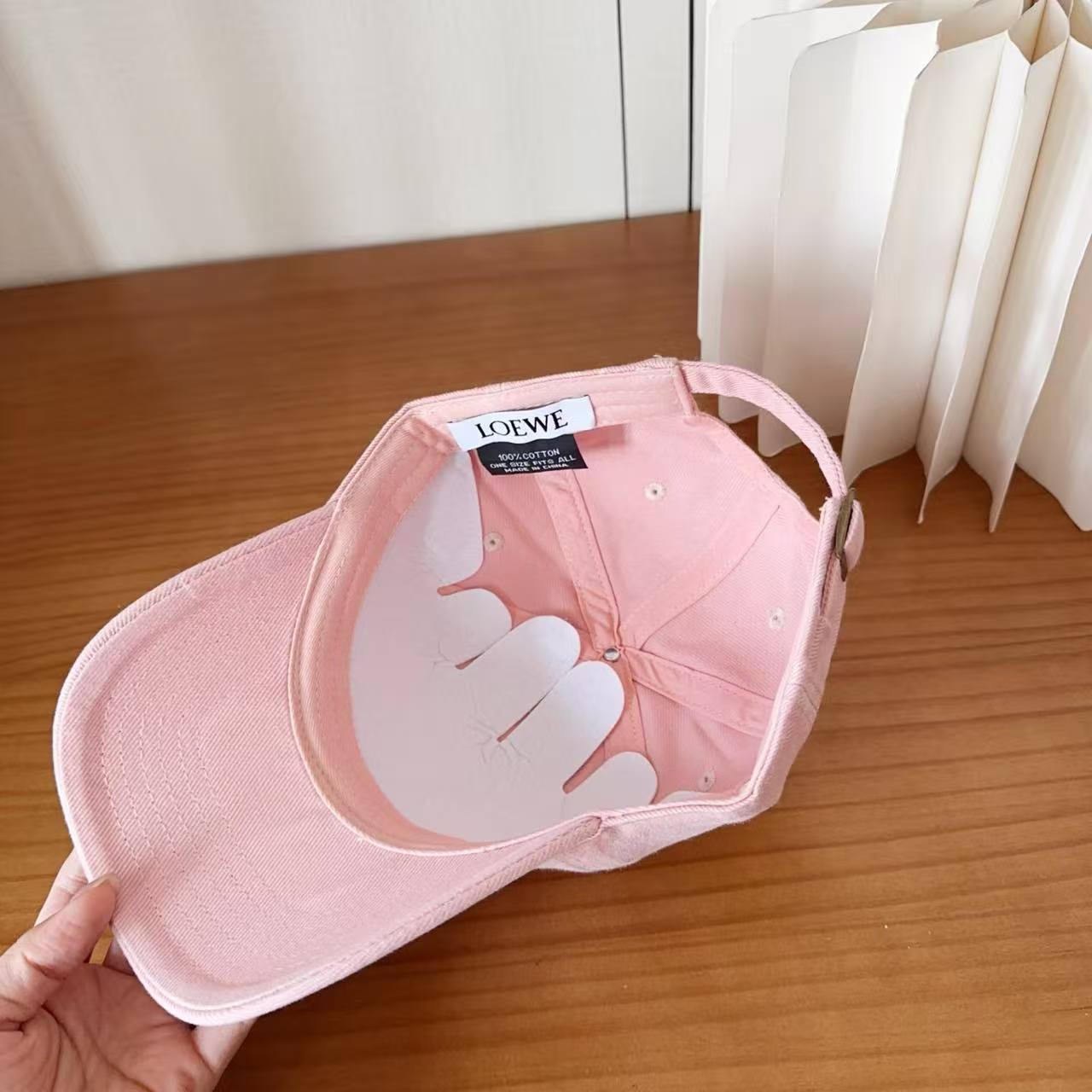 L0WEW刺繍ロゴ入りベースボールキャップ【50％割引+送料無料】