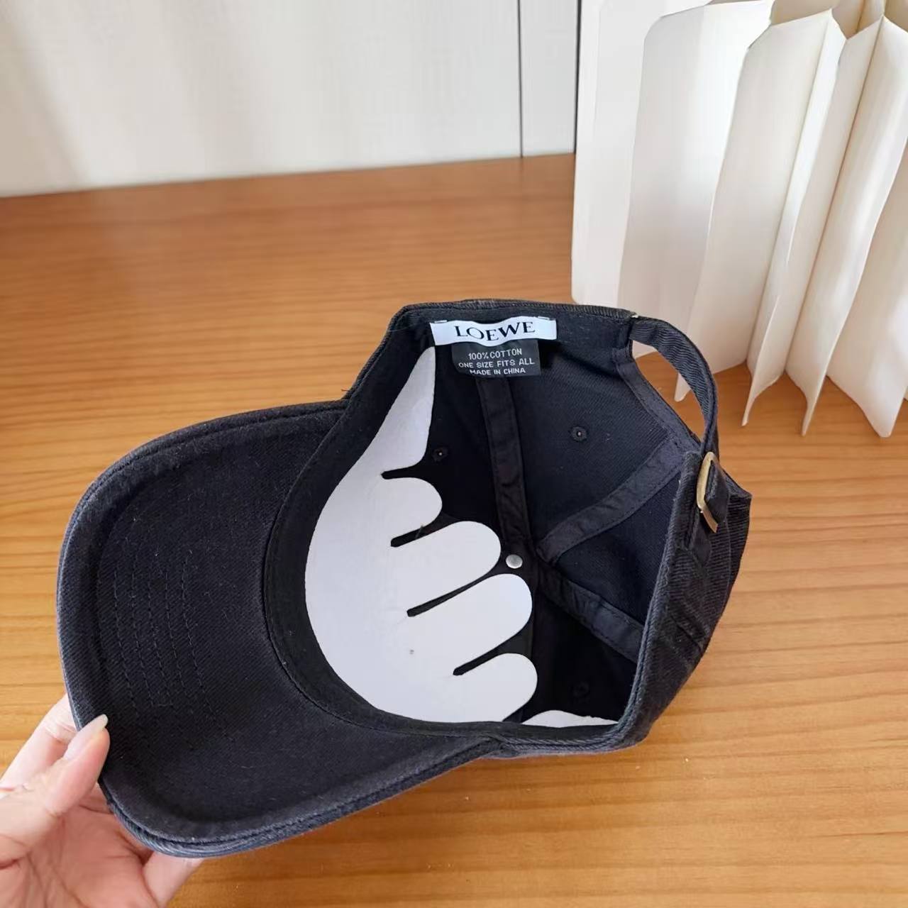 L0WEW刺繍ロゴ入りベースボールキャップ【50％割引+送料無料】