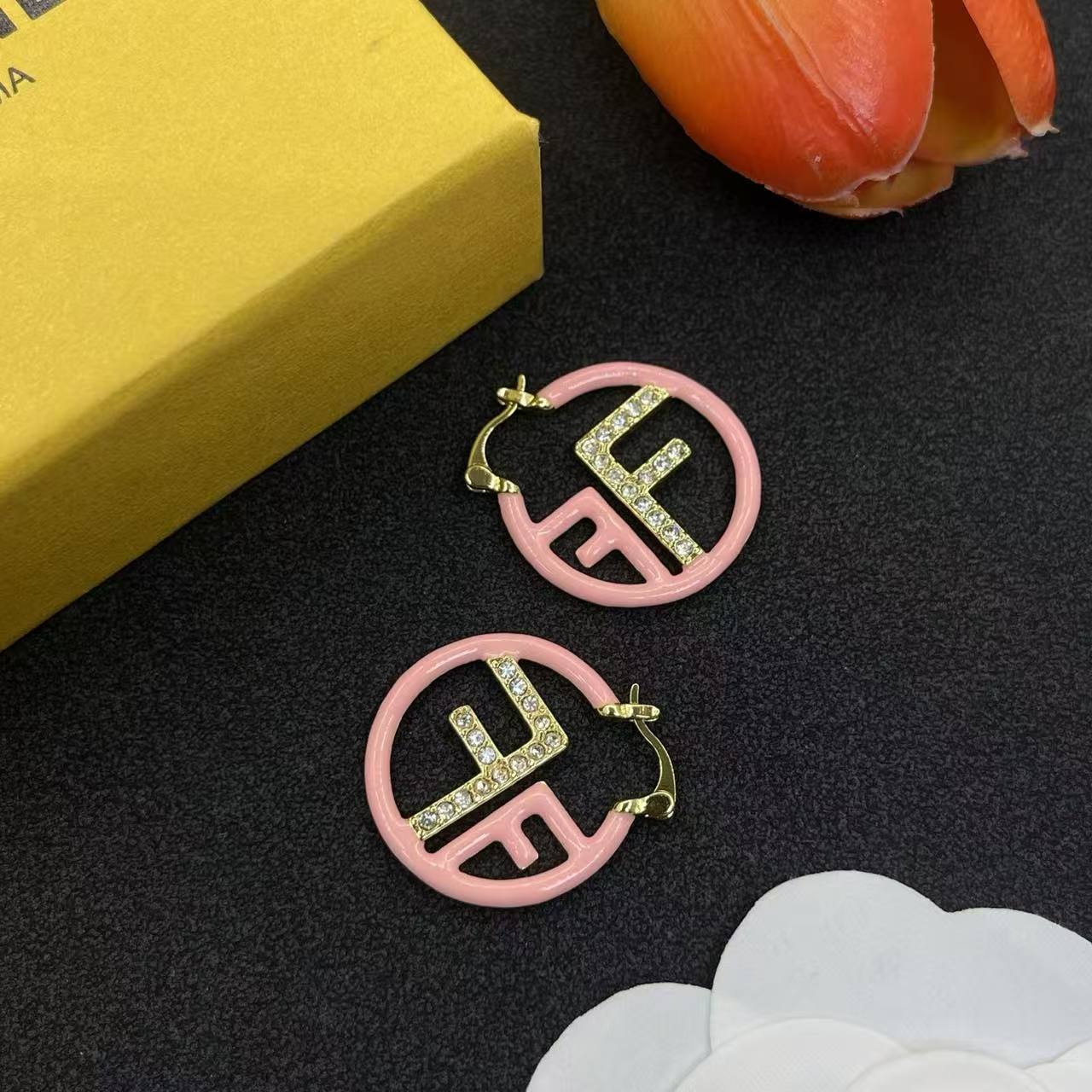 FENDI FF ピンク フープピアス【50％割引+送料無料】